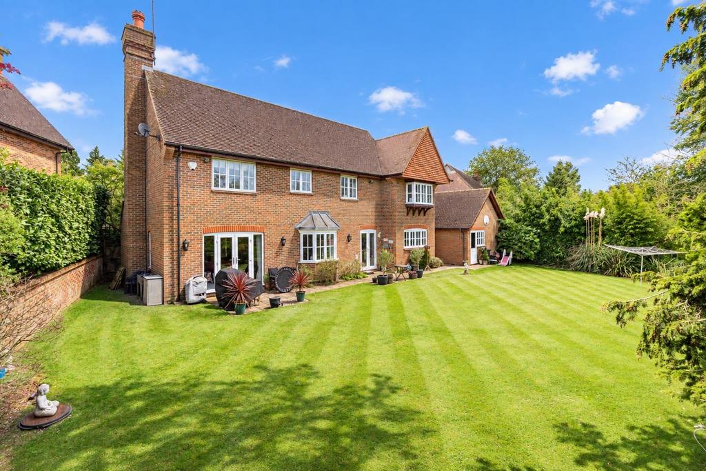 Detached house exterior, garden