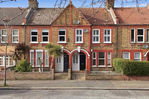 2 bedroom flat for sale, Clementina Road, London E10