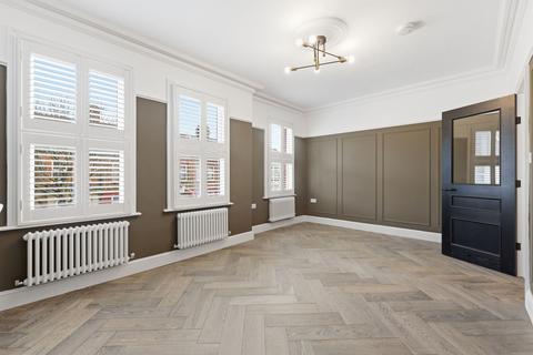 2 bedroom flat for sale, Clementina Road, London E10