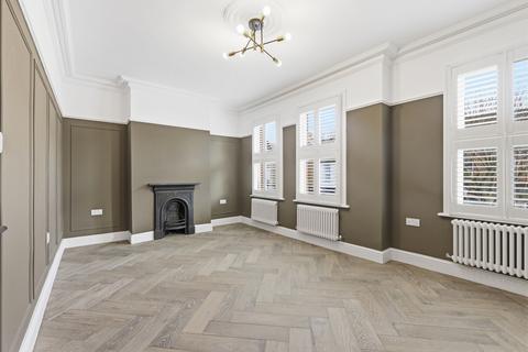 2 bedroom flat for sale, Clementina Road, London E10