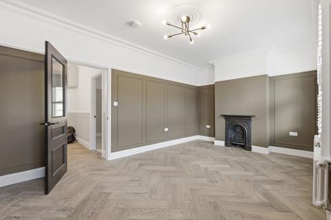2 bedroom flat for sale, Clementina Road, London E10
