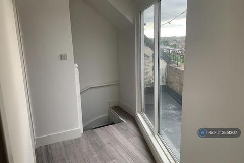 3 bedroom flat to rent, Burnley Road, London, NW10