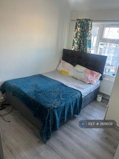 1 bedroom in a house share to rent, Romsey Road, Dagenham, RM9