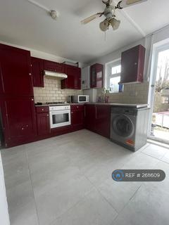 1 bedroom in a house share to rent, Romsey Road, Dagenham, RM9