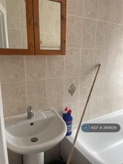 1 bedroom in a house share to rent, Romsey Road, Dagenham, RM9