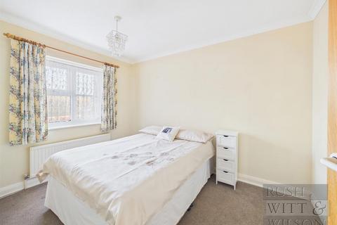2 bedroom flat for sale, Rotherfield Avenue, Bexhill-On-Sea