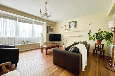 2 bedroom maisonette for sale, Southbourne Gardens, London SE12
