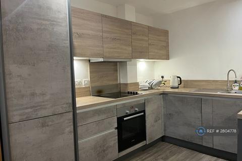 4 bedroom detached house to rent, Moss Lane West, Manchester, M15