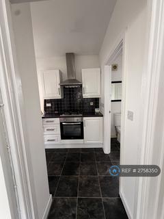 2 bedroom end of terrace house to rent, Hood Walk, Romford, RM7