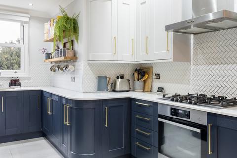 3 bedroom maisonette for sale, Ravensbury Road, London, SW18