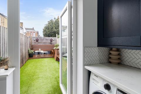 3 bedroom maisonette for sale, Ravensbury Road, London, SW18