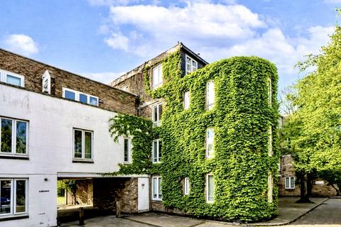 3 bedroom duplex for sale, Sunbury Lane, London