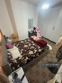 3 bedroom semi-detached house to rent, Lindsey Road, Dagenham, RM8
