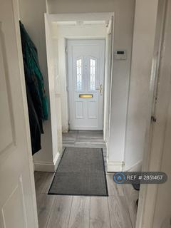 3 bedroom semi-detached house to rent, Lindsey Road, Dagenham, RM8