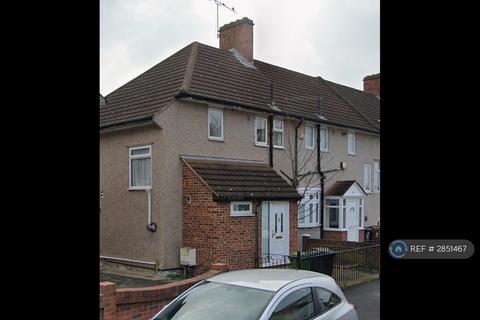 3 bedroom semi-detached house to rent, Lindsey Road, Dagenham, RM8