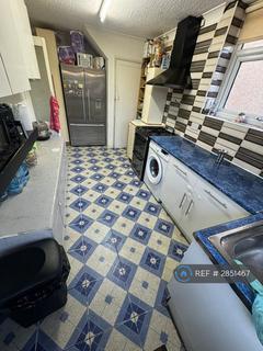 3 bedroom semi-detached house to rent, Lindsey Road, Dagenham, RM8
