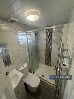 3 bedroom semi-detached house to rent, Lindsey Road, Dagenham, RM8