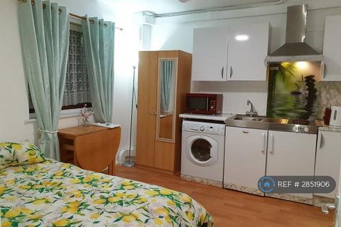 Studio to rent, Horseferry Road, London, E14