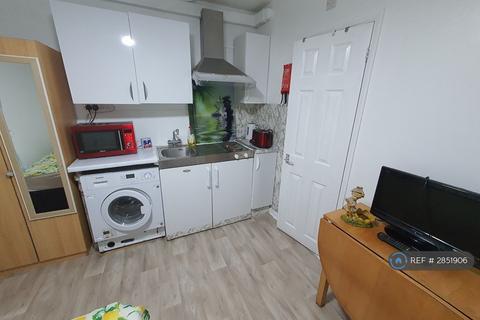 Studio to rent, Horseferry Road, London, E14