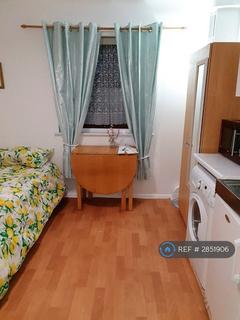 Studio to rent, Horseferry Road, London, E14