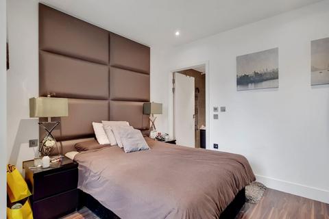 undefined, New Drum Street, Whitechapel,  E1