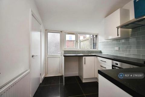2 bedroom terraced house to rent, Hampshire Street, Hull, HU4