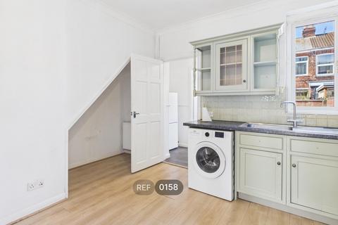 2 bedroom terraced house to rent, Charlton Villas, Estcourt Street, HU9 2SW
