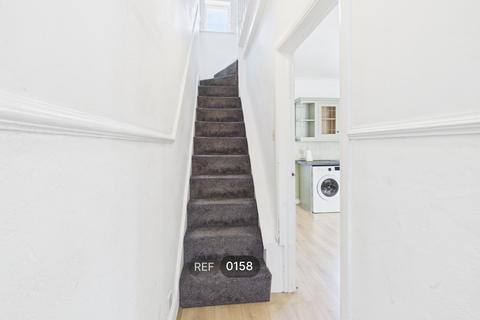 2 bedroom terraced house to rent, Charlton Villas, Estcourt Street, HU9 2SW
