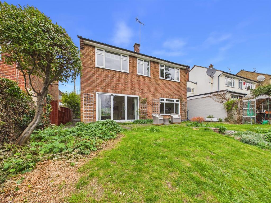 Detached house exterior, garden