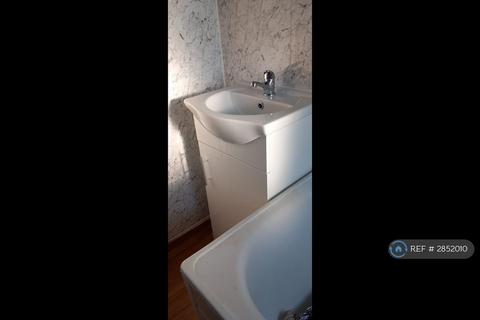 1 bedroom flat to rent, Lodge Avenue, Dagenham, RM8