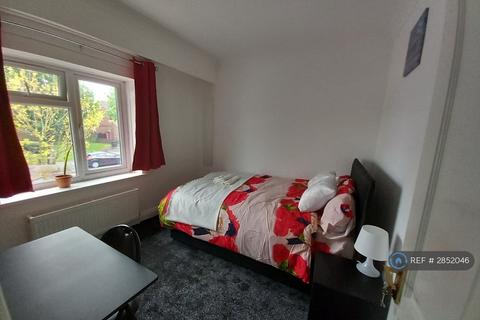 1 bedroom in a house share to rent, Lodge Ave, Dagenham, RM8