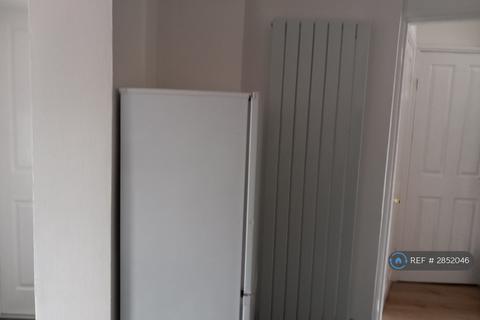 1 bedroom in a house share to rent, Lodge Ave, Dagenham, RM8