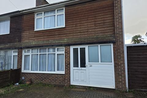 2 bedroom semi-detached house to rent, Feltham TW13