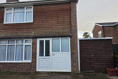 2 bedroom semi-detached house to rent, Feltham TW13