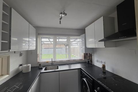 2 bedroom semi-detached house to rent, Feltham TW13