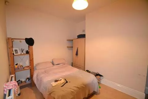 1 bedroom in a house share to rent – pohled 5