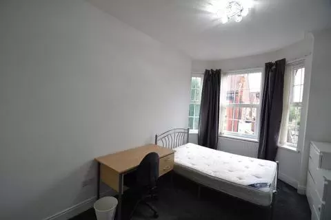 1 bedroom in a house share to rent - View 3