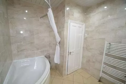 1 bedroom in a house share to rent - View 5