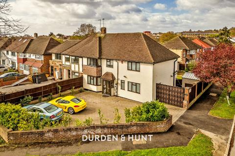 4 bedroom semi-detached house for sale, Fencepiece Road, Chigwell, IG7