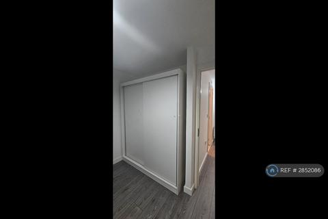 3 bedroom semi-detached house to rent, Dunshaw Road, Coventry, CV6