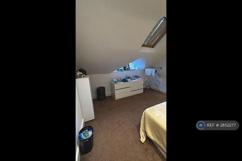 1 bedroom in a flat share to rent, Tooting London, London, SW17