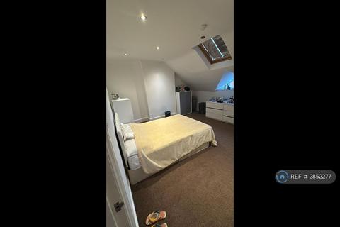 1 bedroom in a flat share to rent, Tooting London, London, SW17