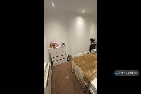 1 bedroom in a flat share to rent, Tooting London, London, SW17