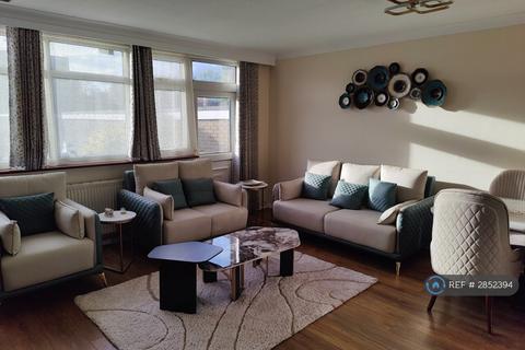 3 bedroom end of terrace house to rent, Rose Court, Pinner, HA5