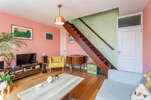 2 bedroom maisonette for sale, St. John's Estate, Shoreditch, N1