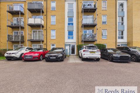 2 bedroom apartment to rent, Millfield Close, Hornchurch RM11