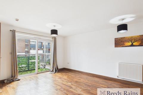 2 bedroom apartment to rent, Millfield Close, Hornchurch RM11