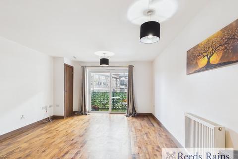 2 bedroom apartment to rent, Millfield Close, Hornchurch RM11