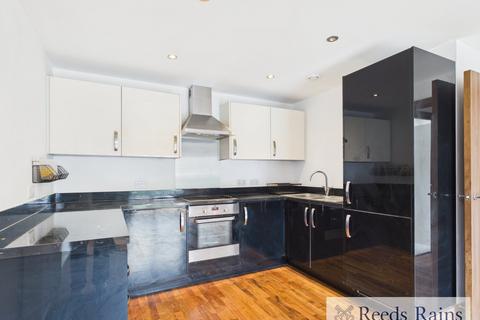2 bedroom apartment to rent, Millfield Close, Hornchurch RM11