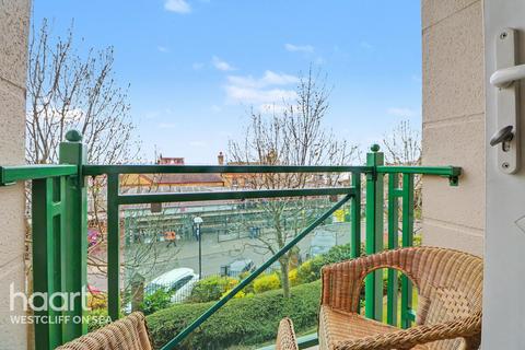 2 bedroom flat for sale, Hamlet Court Road, WESTCLIFF-ON-SEA